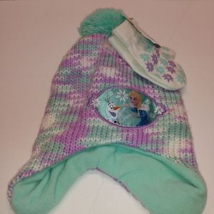 Little girls Frozen hat and glove set